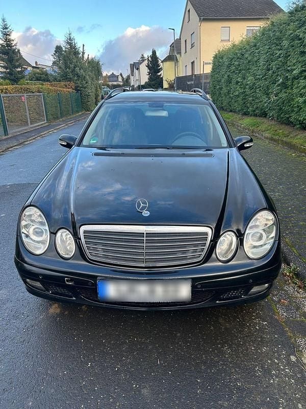Gebraucht Mercedes E220 Classic 150 PS (110 kW) 2004 Schwarz Kombi