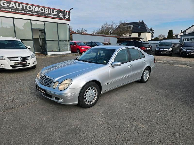 Gebraucht Mercedes E220 150 PS (110 kW) 2002 Silber Limousine
