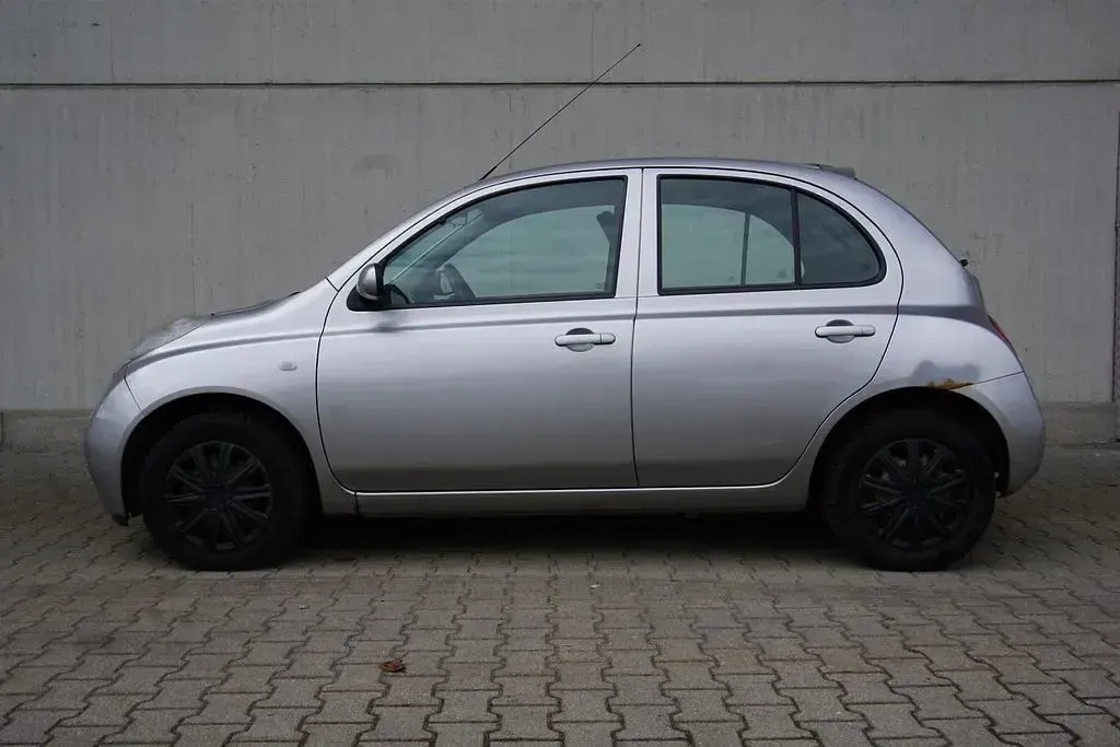 Usata Nissan Micra 65 CV (47 kW) 2004 Argento Utilitaria