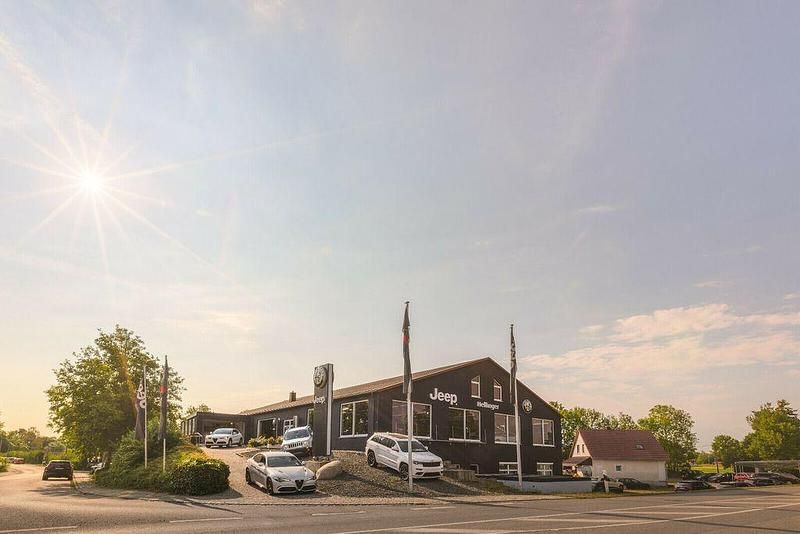 Schwarz Gebraucht 2019 Jeep Cherokee Overland SUV | 26.900 € (Teuer) - Bild 1/3