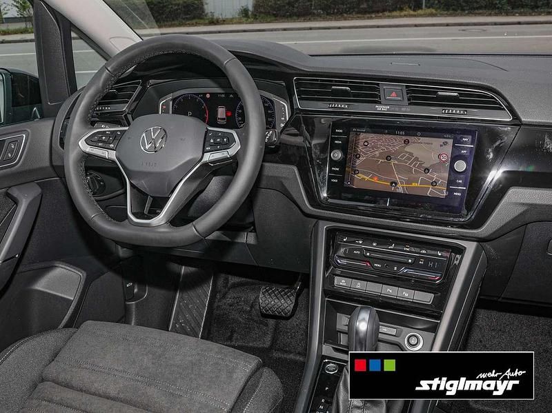 Gebraucht VW Touran Highline 150 PS (110 kW) 2025 Delfingrau metallic Van / Kleinbus