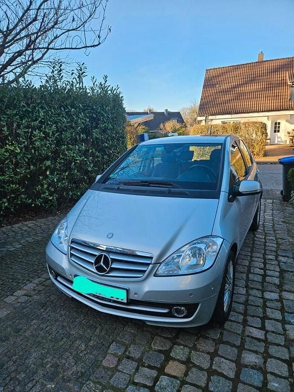 Gebraucht Mercedes A180 116 PS (85 kW) 2010 Silber Van / Kleinbus