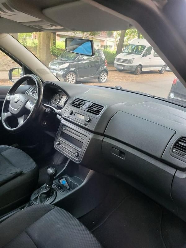 Gebraucht Skoda Roomster 77 PS (56 kW) 2011 Silber Van / Kleinbus