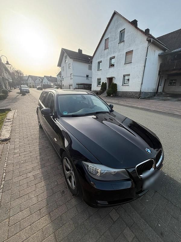 Gebraucht BMW 320 170 PS (125 kW) 2011 Schwarz Kombi