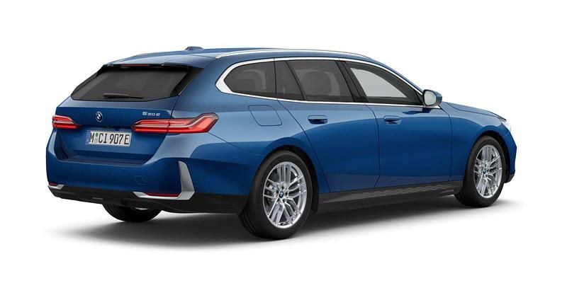 Gebraucht BMW 530e Comfort Edition 299 PS (219 kW) 2024 Blau Kombi