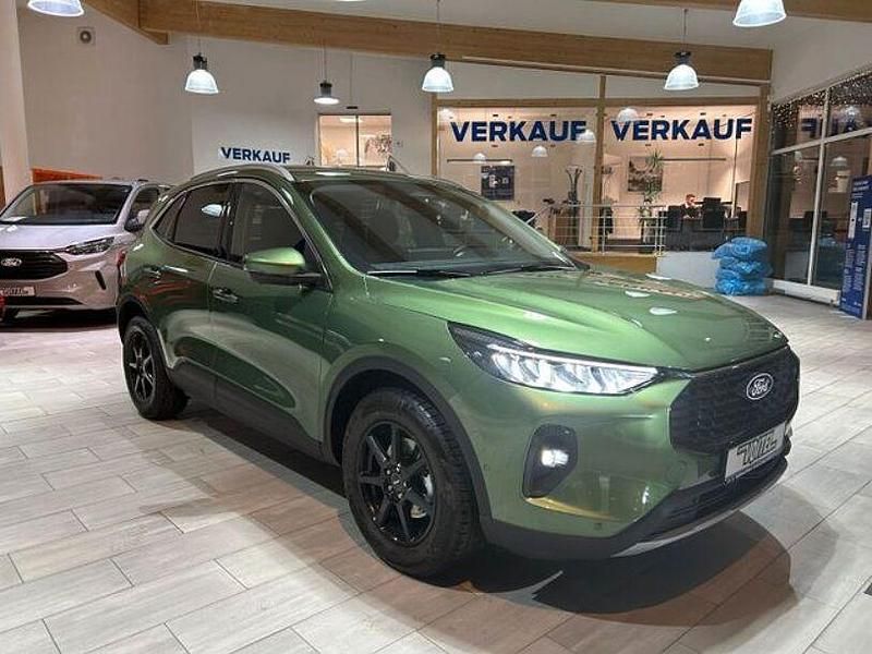Gebraucht Ford Kuga Titanium 150 PS (110 kW) 2024 Grün SUV