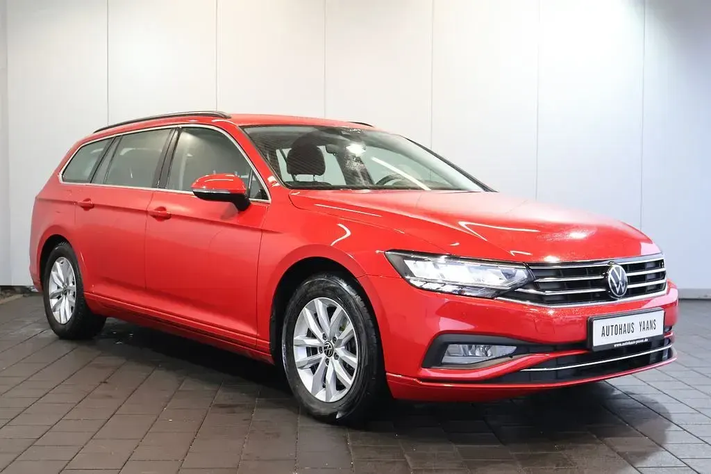 Gebraucht VW Passat Business 122 PS (89 kW) 2023 Rot Kombi