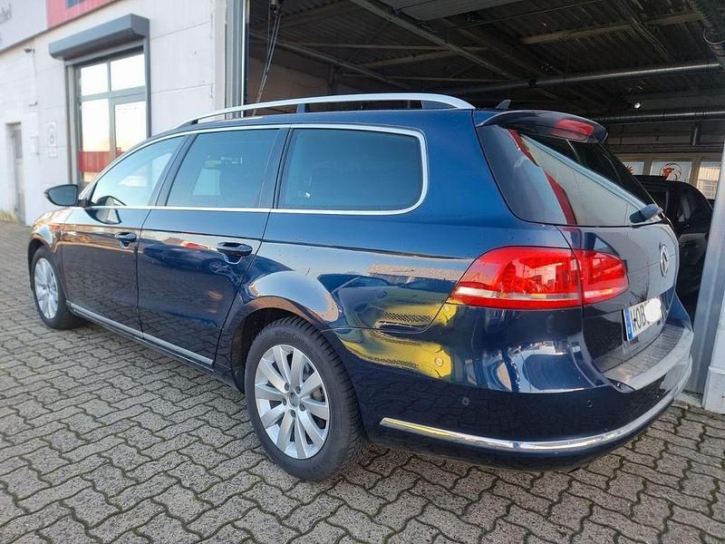 Second-hand VW Passat Edition 140 CP (102 kW) 2014 Albastru Break