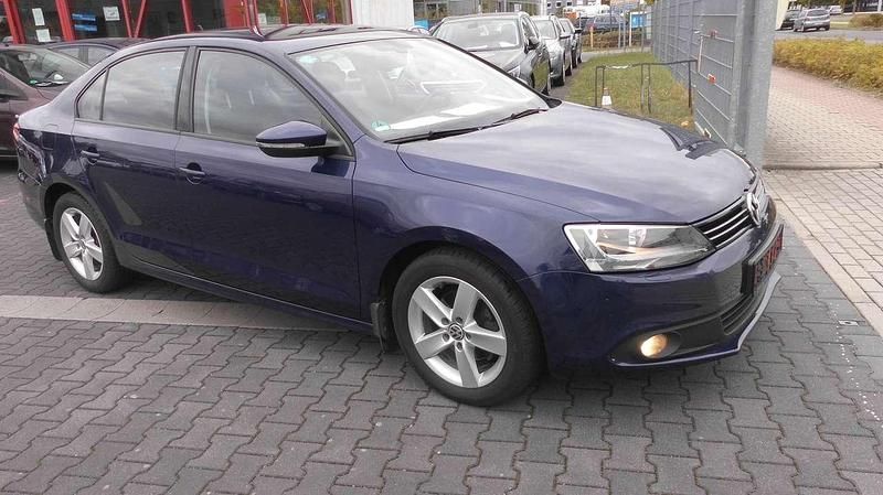 Gebraucht VW Jetta Comfortline 105 PS (77 kW) 2011 Blau Limousine