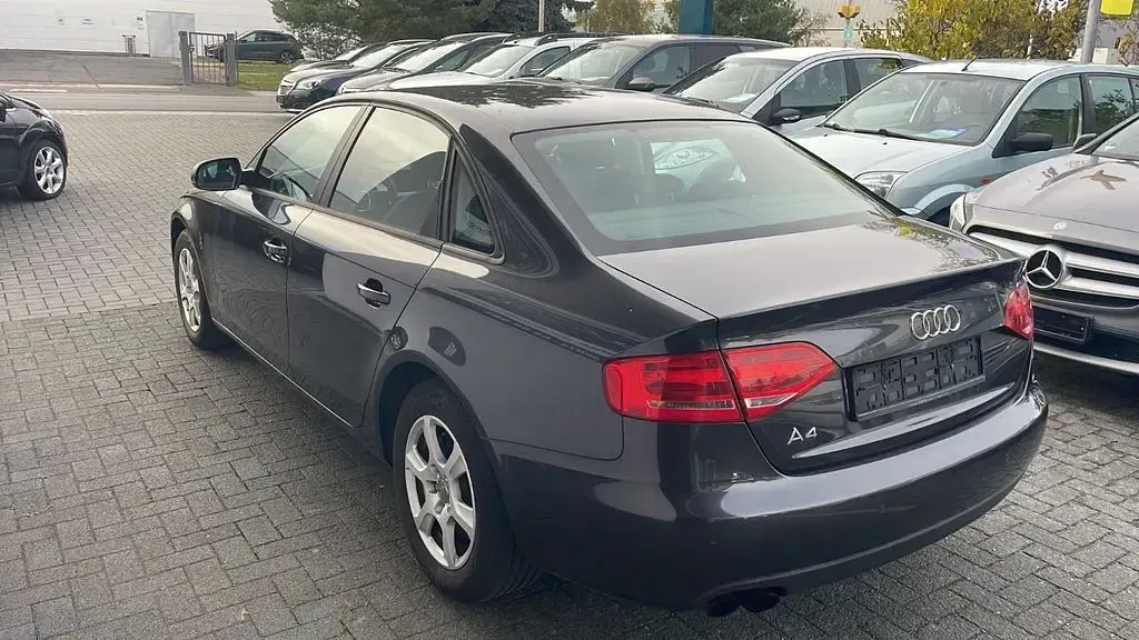 Gebraucht Audi A4 Attraction 120 PS (88 kW) 2010 Grau Limousine
