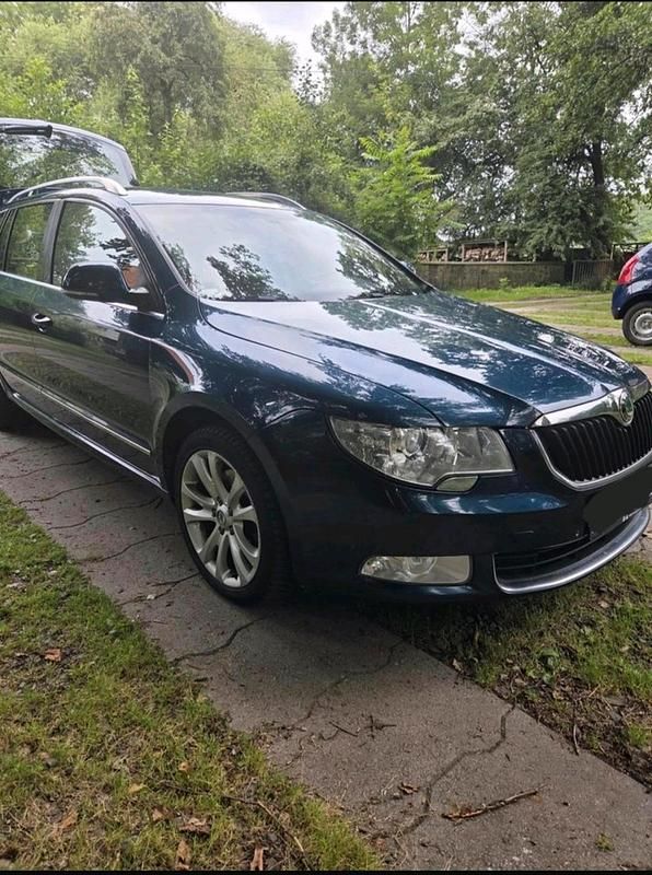 Blau Gebraucht 2012 Skoda Superb Limousine | 5.898 € (Fairer Preis) - Bild 1/4
