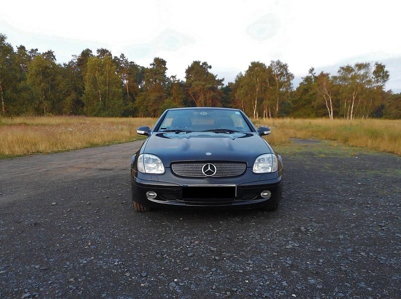 Schwarz Gebraucht 2003 Mercedes SLK320 Cabrio | 15.500 € - Bild 1/4