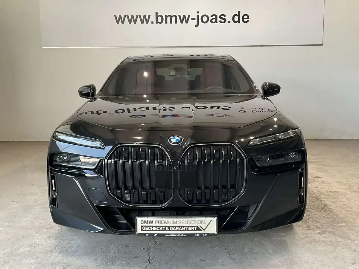 Gebraucht BMW i7 M Sport 400 kW (544 PS) 2025 Saphirschwarz Limousine