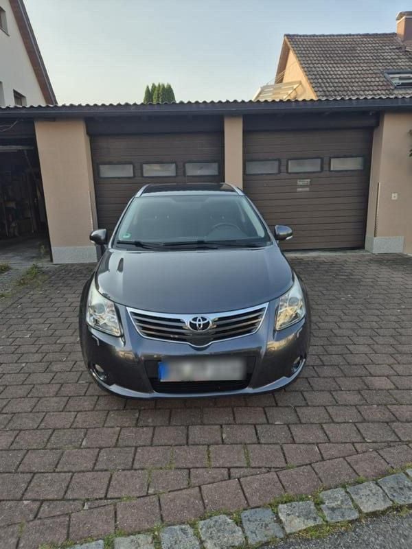 Grau Gebraucht 2012 Toyota Avensis Kombi | 5.200 € (Guter Preis) - Bild 1/4