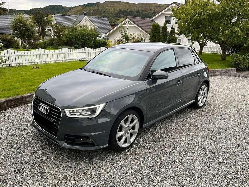 Grau Gebraucht 2016 Audi A1 Sportback Sport Kleinwagen | 10.550 € (Etwas zu teuer) - Bild 1/4