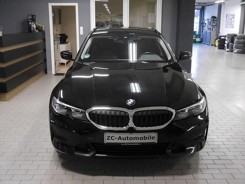 Gebraucht BMW 320 Sport Line 190 PS (139 kW) 2022 Schwarz Limousine