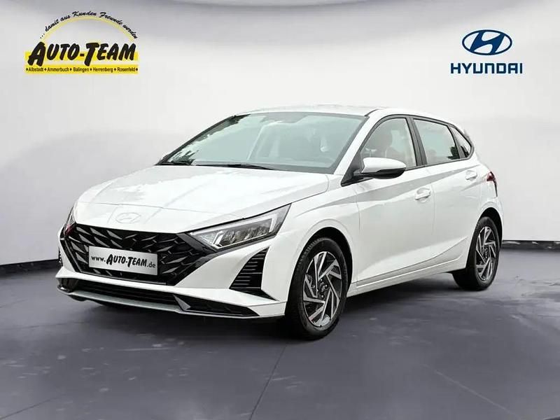 Weiß Neu 2025 Hyundai i20 Trend Kleinwagen | 23.500 € (Etwas zu teuer) - Bild 1/4