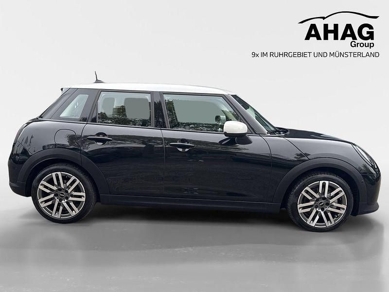 Second-hand Mini Cooper 156 CP (114 kW) 2025 Negru Hatchback