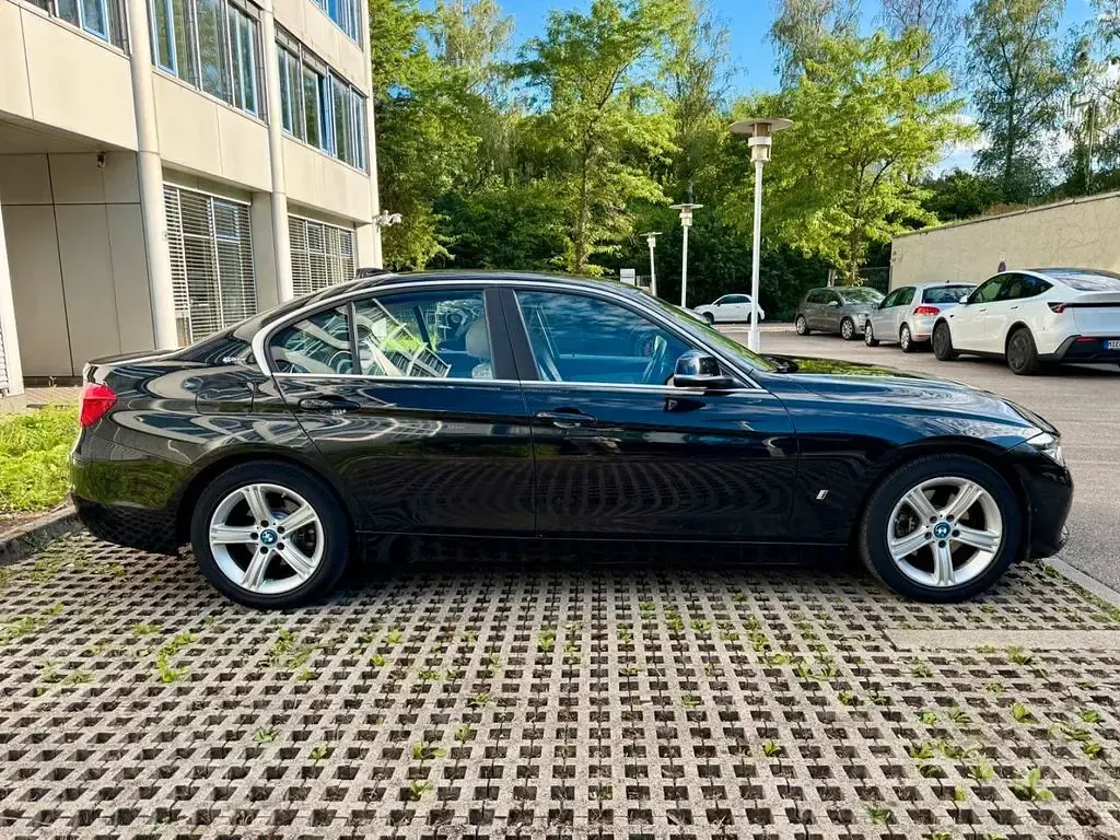 Gebraucht BMW 330 Advantage 184 PS (135 kW) 2017 Schwarz Limousine