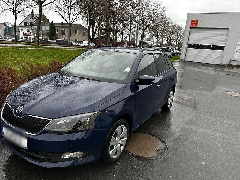 Gebraucht Skoda Fabia Joy 90 PS (66 kW) 2016 Blau Kleinwagen