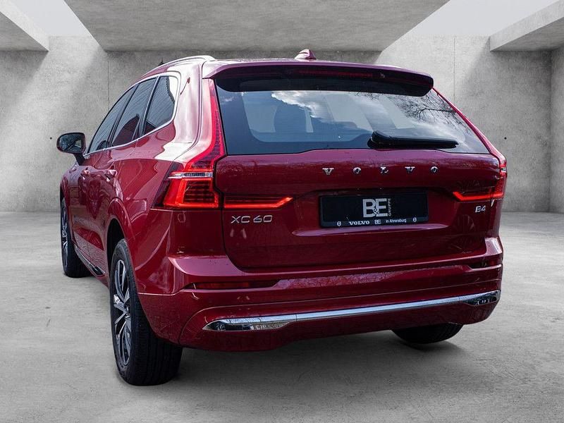 Gebraucht Volvo XC60 Plus 197 PS (144 kW) 2023 Rot / fusion red (metallic) SUV