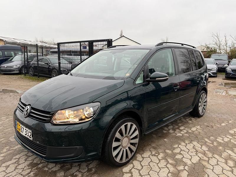 Grün Gebraucht 2014 VW Touran Comfortline Van / Kleinbus | 3.900 € (Superpreis) - Bild 1/4