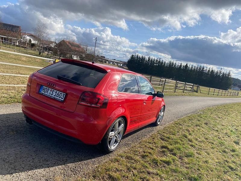 Gebraucht Audi A3 S-Line 140 PS (102 kW) 2011 Rot Kleinwagen