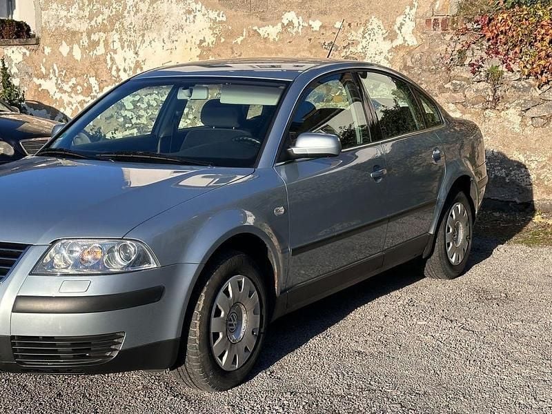 Gebraucht VW Passat Basis 116 PS (85 kW) 2001 Blau Limousine