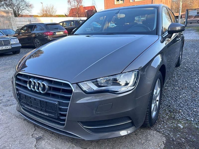 Gebraucht Audi A3 Attraction 122 PS (89 kW) 2014 Grau Limousine