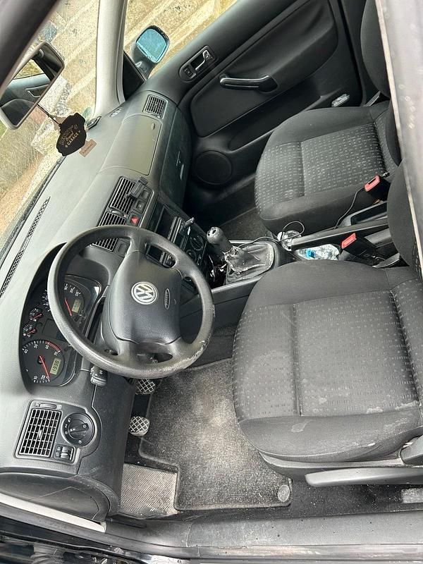 Gebraucht VW Golf IV 75 PS (55 kW) 2002 Schwarz Kleinwagen