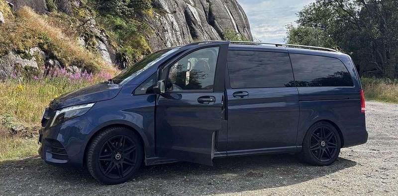 Blau Gebraucht 2023 Mercedes 300 Edition Kombi | 61.500 € (Guter Preis) - Bild 1/4