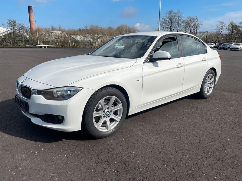Second-hand BMW 320 184 CP (135 kW) 2014 Alb Berlinǎ