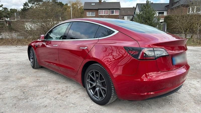 Gebraucht Tesla Model 3 253 kW (345 PS) 2019 Rot Limousine