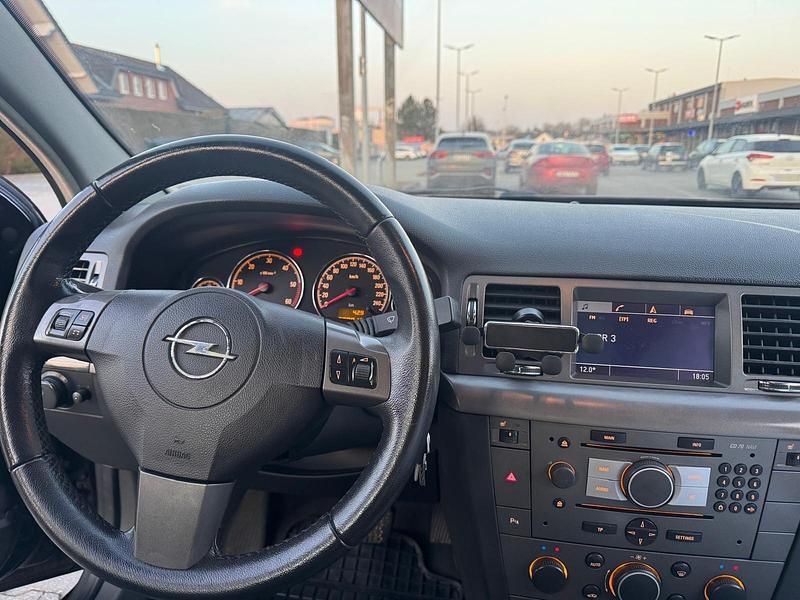 Gebraucht Opel Signum 105 PS (77 kW) 2006 Schwarz Kleinwagen