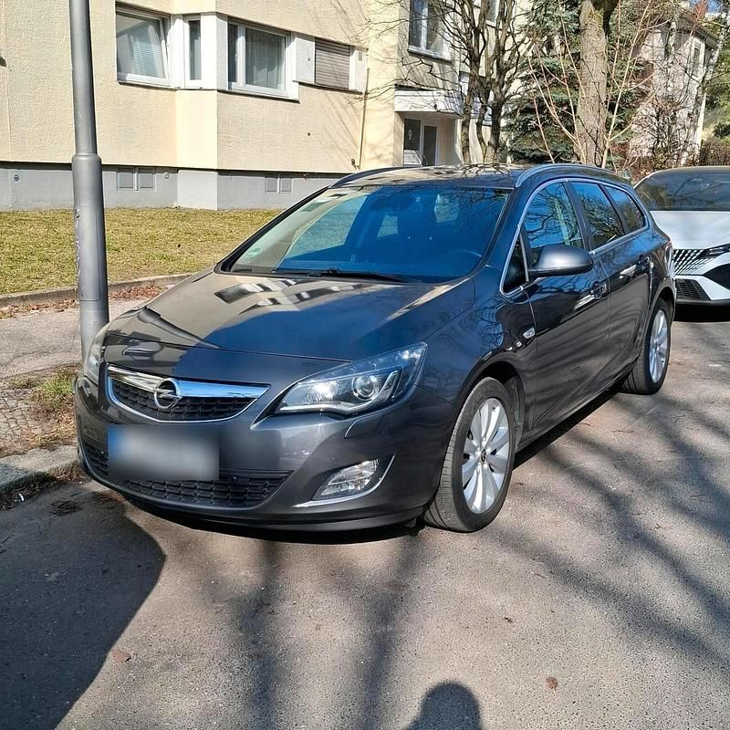 Gebraucht Opel Astra 140 PS (102 kW) 2012 Schwarz Kombi
