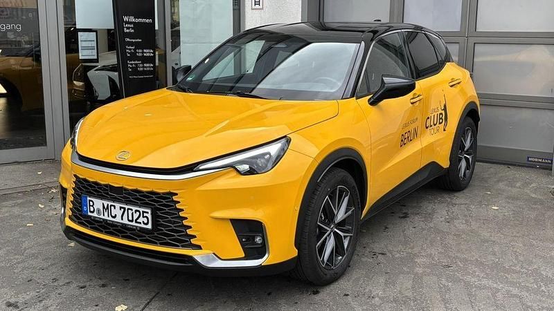 Gebraucht Lexus LBX 136 PS (100 kW) 2025 Gelb SUV