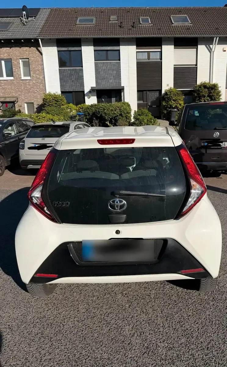Second-hand Toyota Aygo 72 CP (52 kW) 2019 Alb Hatchback