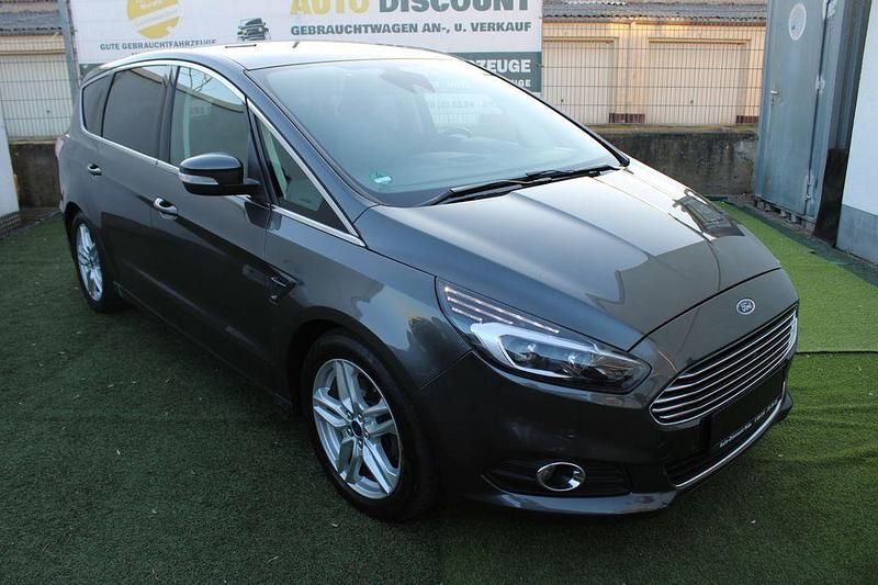 Grau Gebraucht 2016 Ford S-MAX Titanium Van / Kleinbus | 13.999 € (Fairer Preis) - Bild 1/4