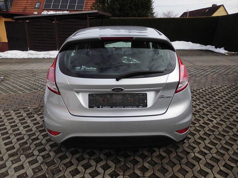 Gebraucht Ford Fiesta 80 PS (58 kW) 2014 Silber Kleinwagen