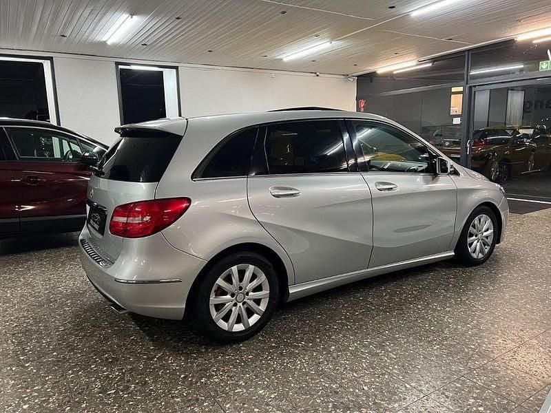 Gebraucht Mercedes B180 109 PS (80 kW) 2012 Silber Van / Kleinbus