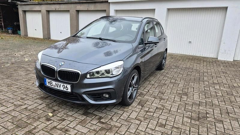 Grau Gebraucht 2016 BMW 218 Sport Line Kombi | 10.500 € (Guter Preis) - Bild 1/4