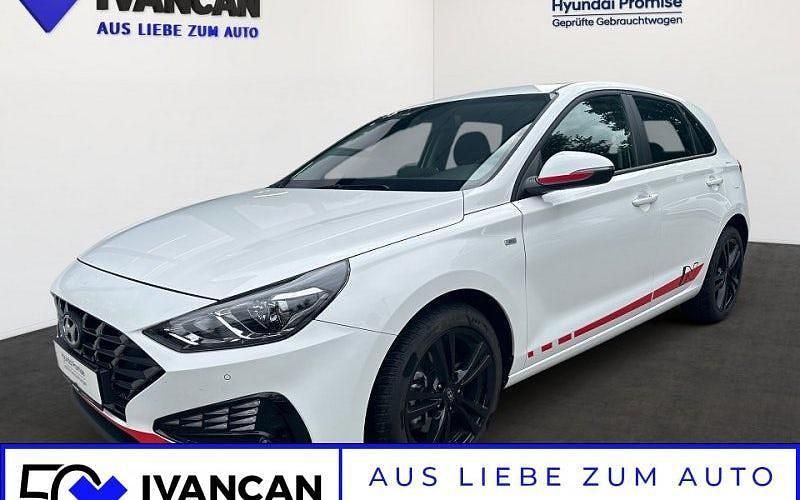 Weiß Gebraucht 2024 Hyundai i30 Trend Limousine | 26.990 € (Fairer Preis) - Bild 1/4