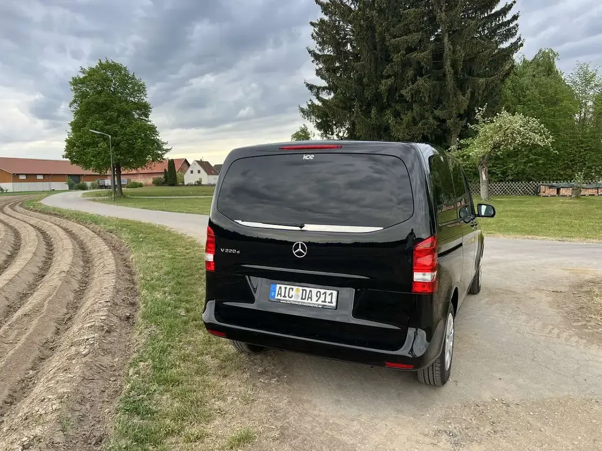 Gebraucht Mercedes V220 163 PS (119 kW) 2020 Schwarz Van / Kleinbus