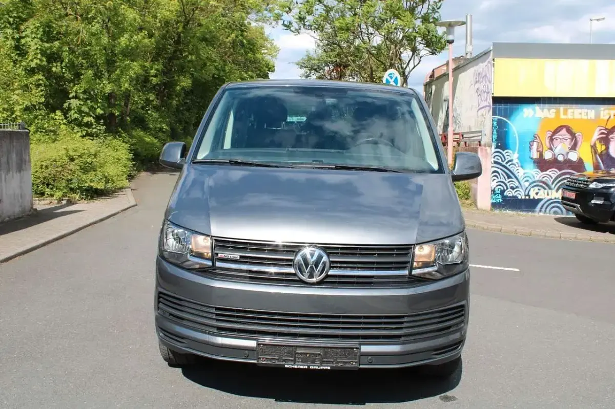 Gebraucht VW Transporter 204 PS (150 kW) 2018 Indiumgrau metallic Van