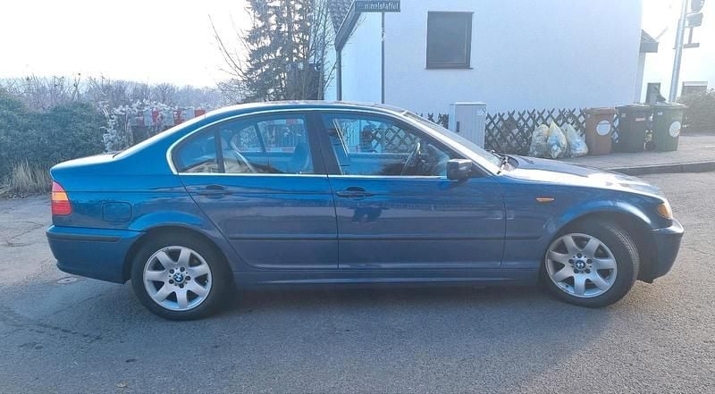 Gebraucht BMW 320 170 PS (125 kW) 2002 Blau Limousine