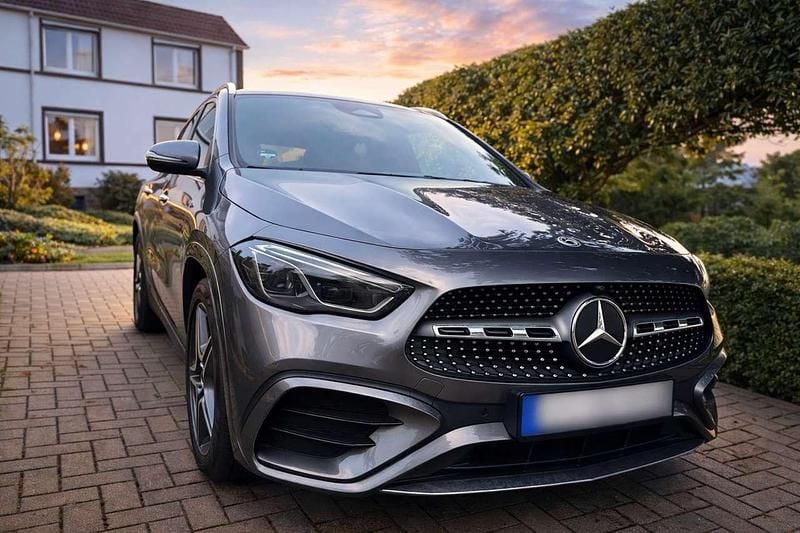 Gebraucht Mercedes GLA200 Advanced Plus 163 PS (119 kW) 2023 Grau SUV