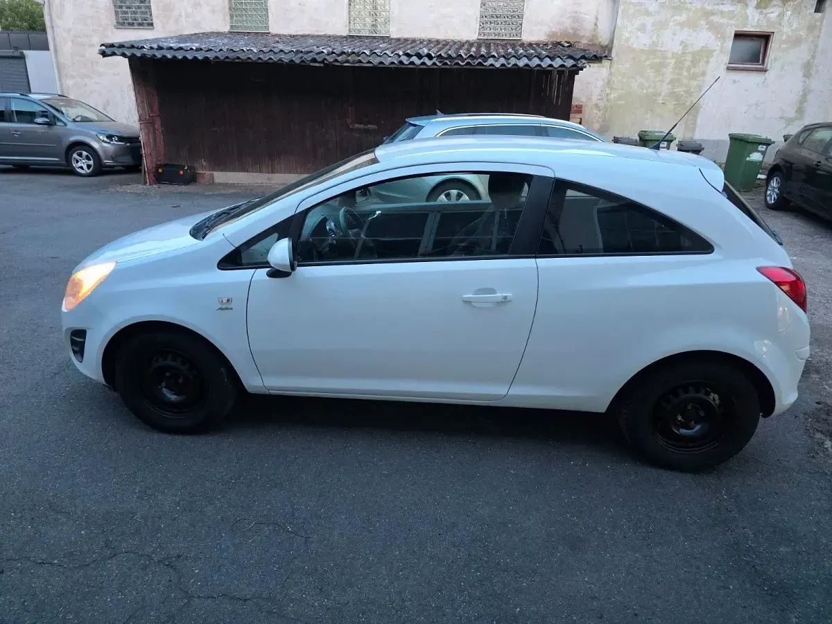 Gebraucht Opel Corsa Active 87 PS (63 kW) 2013 Weiß Kleinwagen