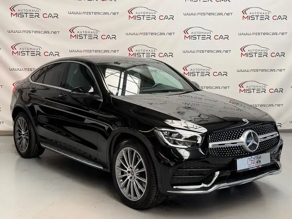 Gebraucht Mercedes GLC200 AMG line 197 PS (144 kW) 2022 Schwarz/baltic black SUV