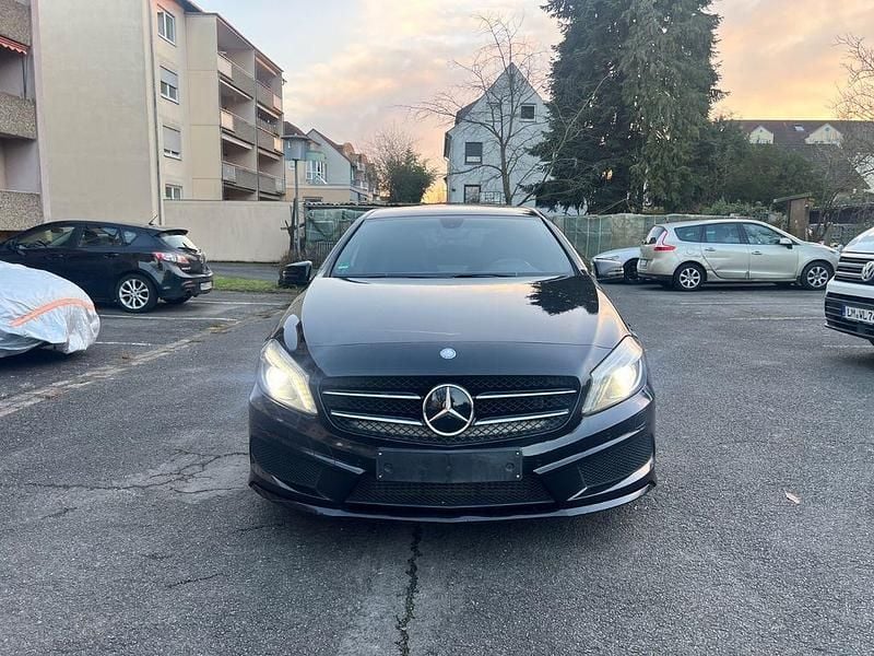 Gebraucht Mercedes A200 AMG 156 PS (114 kW) 2014 Schwarz Limousine