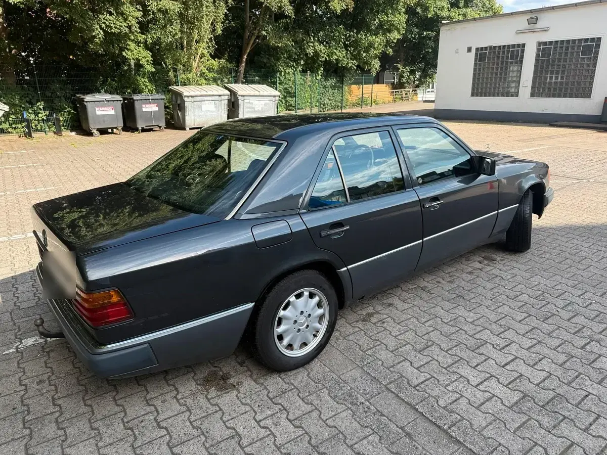Gebraucht Mercedes E250 1992 Grau Limousine